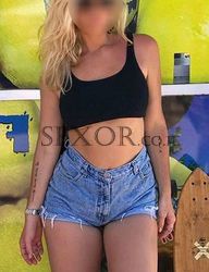 מפתה, לפגוש, יש לה שדיים יפים