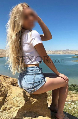 מפתה, לפגוש, יש לה שדיים יפים